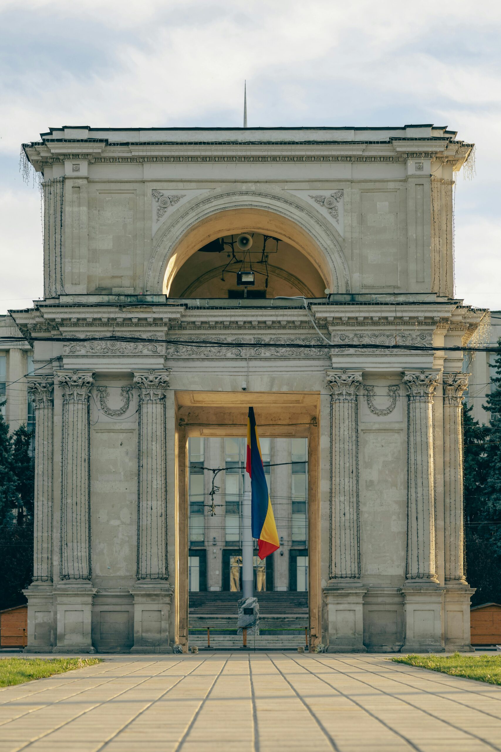 Despre noi